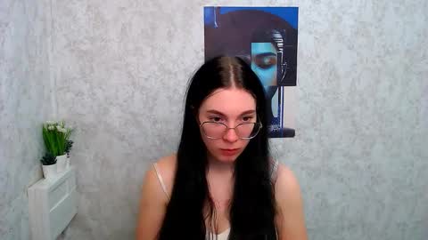 Kristen online show from November 10, 2025, 10:47 am