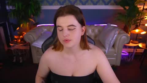 Snapshot of kristifoxy chatting on May 18, 2026, 12:22 pm kristifoxy online show from May 18, 2026, 12:22 pm
