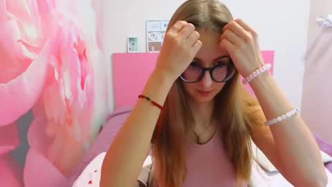 Snapshot of kristina_adel chatting on November 29, 2025, 8:17 am Kristina Adel online show from November 29, 2025, 8:17 am