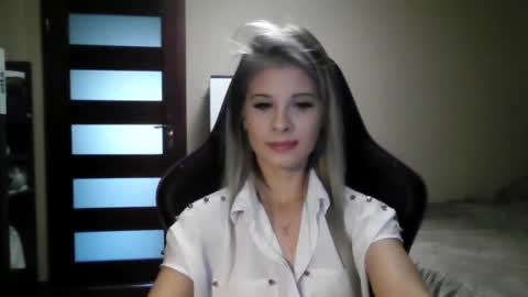 KristineAmore online show from September 18, 2025, 6:26 am