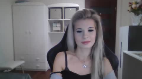 KristineAmore online show from October 1, 2025, 6:08 am