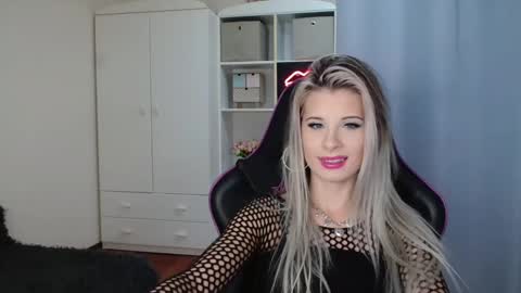 KristineAmore online show from October 20, 2025, 9:10 am