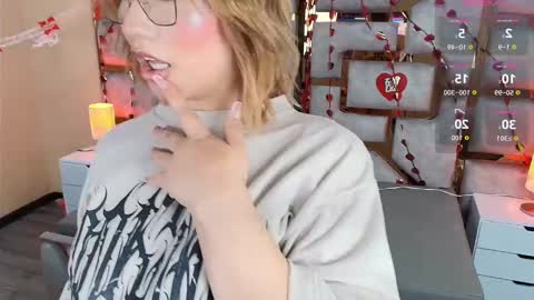 Snapshot of kristtal_key chatting on September 19, 2025, 12:45 am Kristtal online show from September 19, 2025, 12:45 am