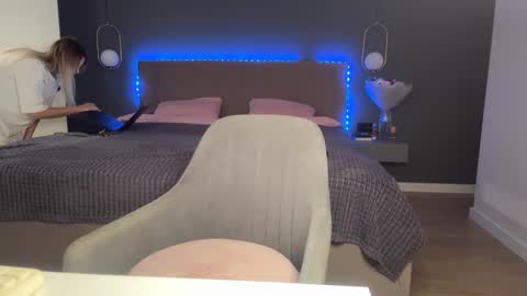 Snapshot of kristy_saint chatting on October 24, 2025, 4:20 am Kristi online show from October 24, 2025, 4:20 am