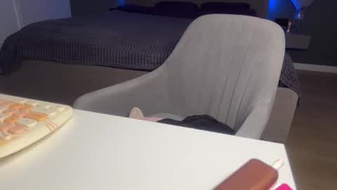 Snapshot of kristy_saint chatting on October 27, 2025, 5:22 am Kristi online show from October 27, 2025, 5:22 am