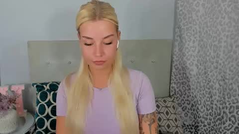 Snapshot of kristyflowers chatting on April 23, 2026, 2:41 pm KristyFlowers online show from April 23, 2026, 2:41 pm