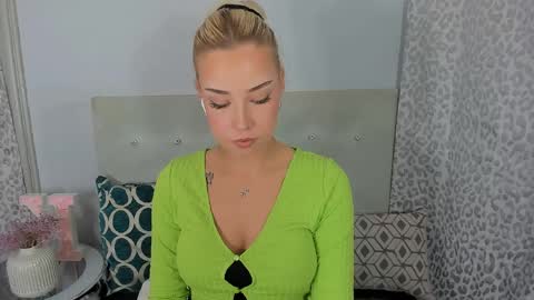 Snapshot of kristyflowers chatting on April 28, 2026, 2:22 pm KristyFlowers online show from April 28, 2026, 2:22 pm