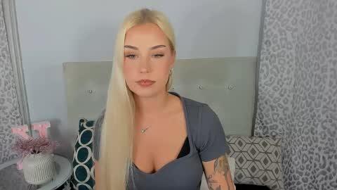 Snapshot of kristyflowers chatting on April 29, 2026, 5:52 pm KristyFlowers online show from April 29, 2026, 5:52 pm