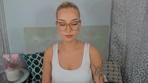 Snapshot of kristyflowers chatting on April 30, 2026, 2:34 pm KristyFlowers online show from April 30, 2026, 2:34 pm