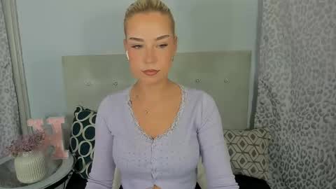 Snapshot of kristyflowers chatting on May 1, 2026, 5:12 am KristyFlowers online show from May 1, 2026, 5:12 am