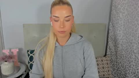 Snapshot of kristyflowers chatting on May 11, 2026, 2:34 pm KristyFlowers online show from May 11, 2026, 2:34 pm