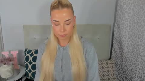 Snapshot of kristyflowers chatting on May 11, 2026, 4:04 pm KristyFlowers online show from May 11, 2026, 4:04 pm
