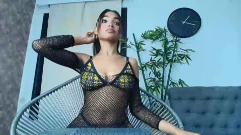 Snapshot of kristyl_paez chatting on February 19, 2025, 10:31 pm Cristina online show from February 19, 2025, 10:31 pm