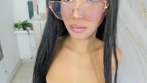 Snapshot of kristyl_paez chatting on November 19, 2025, 5:24 pm Cristina online show from November 19, 2025, 5:24 pm