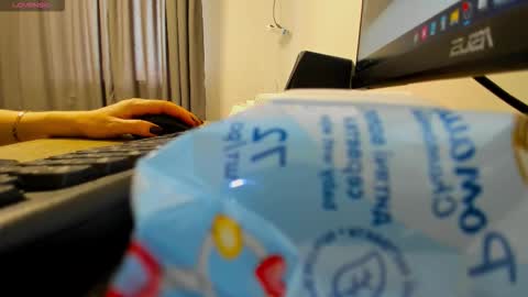 kristyvegas online show from October 22, 2025, 8:03 am