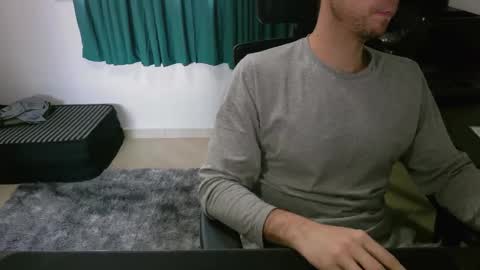 Snapshot of krocr_iras chatting on November 8, 2025, 3:01 pm Lucas Edu online show from November 8, 2025, 3:01 pm