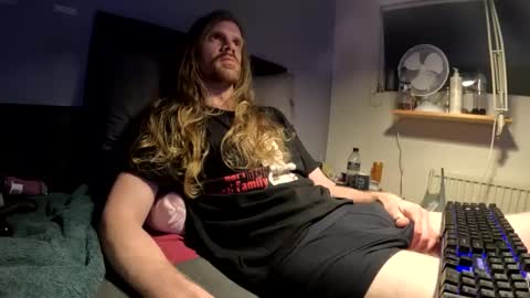 Snapshot of krullz123 chatting on December 1, 2025, 8:14 pm Krullz online show from December 1, 2025, 8:14 pm