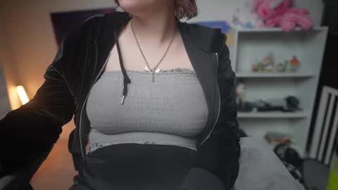 Snapshot of krystalsyxx chatting on March 4, 2025, 2:17 am Krystal Syx online show from March 4, 2025, 2:17 am