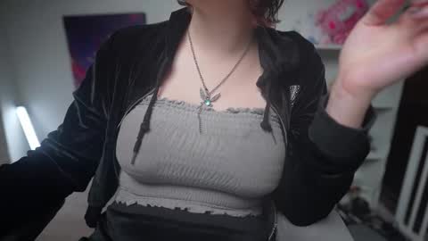 Snapshot of krystalsyxx chatting on March 9, 2025, 3:01 am Krystal Syx online show from March 9, 2025, 3:01 am