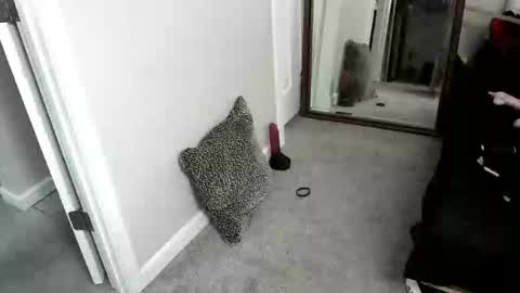 krystltymeup online show from October 31, 2025, 8:48 am