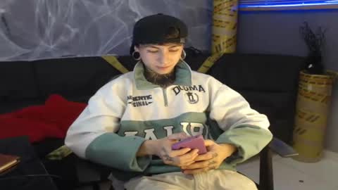 kuregari_xs online show from October 26, 2025, 4:40 am