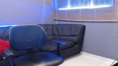 kuregari_xs online show from November 16, 2025, 10:59 pm