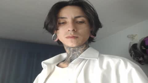 kuregari_xs online show from November 28, 2025, 8:39 am