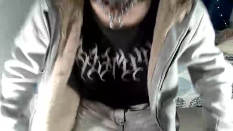 kuregari_xs online show from December 15, 2025, 1:43 am