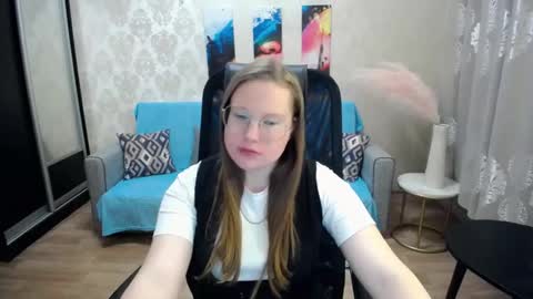 kuri_u online show from January 7, 2026, 11:56 am