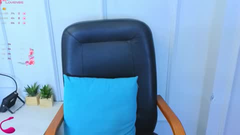 Ren online show from October 13, 2025, 12:38 pm