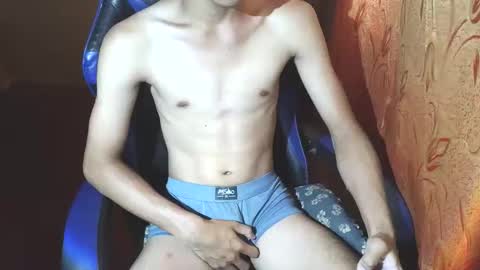 kurtxxx07 online show from November 19, 2025, 3:39 am