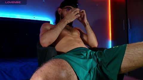 kuzzcoo online show from April 7, 2026, 1:06 am