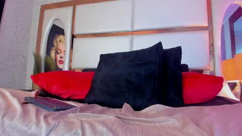 ---kylee--- online show from May 1, 2026, 12:37 am