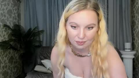 Snapshot of kyleyjackson chatting on October 31, 2025, 7:37 pm Kyley online show from October 31, 2025, 7:37 pm