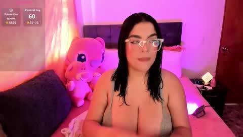 Snapshot of kylie2211 chatting on December 16, 2025, 6:24 pm Kylie online show from December 16, 2025, 6:24 pm