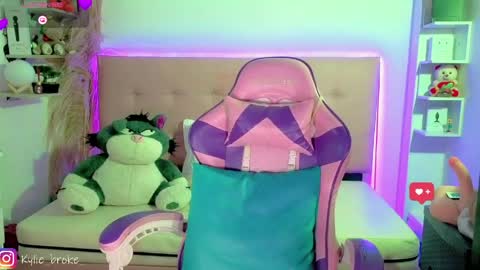 Snapshot of kylie_hottt_ chatting on May 2, 2026, 10:37 pm k ylie online show from May 2, 2026, 10:37 pm