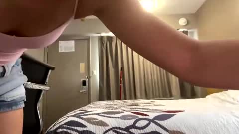 Snapshot of kylieexoxoxo2432 chatting on September 21, 2025, 4:41 pm Kylie online show from September 21, 2025, 4:41 pm