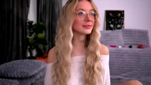 Kylie online show from November 27, 2025, 10:45 pm