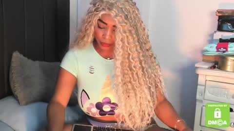 Snapshot of kyliewhiteboobs chatting on November 26, 2025, 7:04 pm kylie white boobs online show from November 26, 2025, 7:04 pm