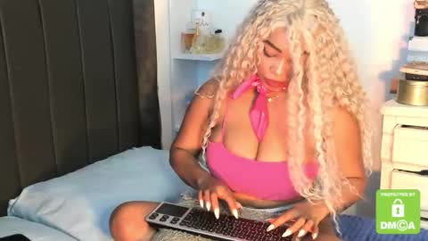 Snapshot of kyliewhiteboobs chatting on November 27, 2025, 4:42 pm kylie white boobs online show from November 27, 2025, 4:42 pm