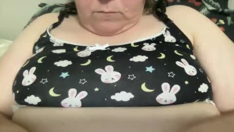 Snapshot of kylorencat chatting on January 18, 2025, 12:35 am KYLO online show from January 18, 2025, 12:35 am