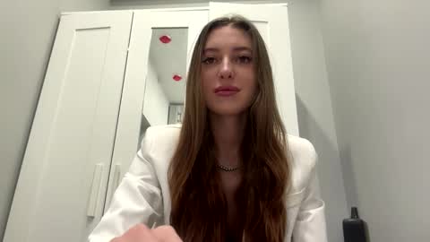 Selena online show from March 19, 2026, 1:09 am