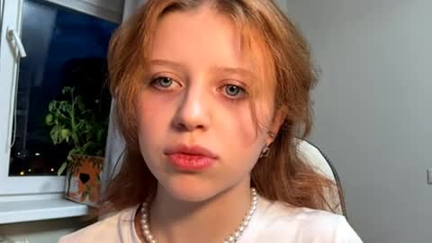 Snapshot of kyragraise chatting on May 24, 2026, 6:35 pm Kira online show from May 24, 2026, 6:35 pm