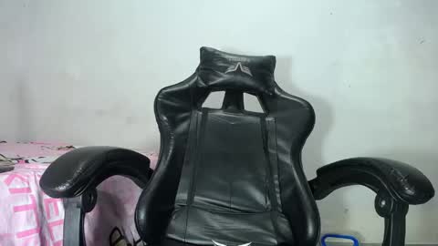 kyrasmith146749 online show from June 4, 2026, 2:12 pm