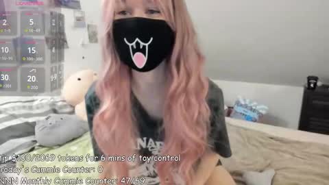 Snapshot of kyrawildofficial chatting on November 22, 2025, 12:31 am Kyra Wild online show from November 22, 2025, 12:31 am