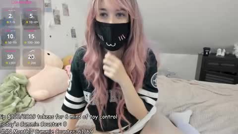 Snapshot of kyrawildofficial chatting on November 30, 2025, 6:17 am Kyra Wild online show from November 30, 2025, 6:17 am