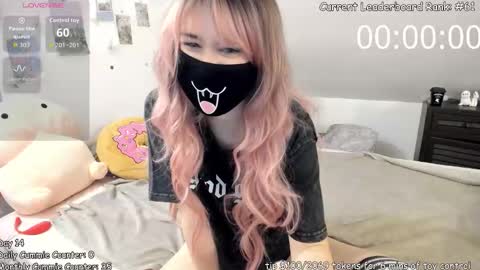 Snapshot of kyrawildofficial chatting on December 15, 2025, 12:04 am Kyra Wild online show from December 15, 2025, 12:04 am