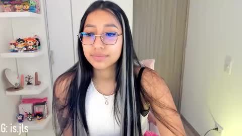 Snapshot of kyy_isa chatting on October 4, 2025, 12:30 am IG online show from October 4, 2025, 12:30 am