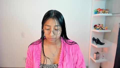 Snapshot of kyy_isa chatting on November 11, 2025, 10:59 am IG online show from November 11, 2025, 10:59 am