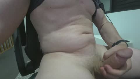 Snapshot of l00tz chatting on February 2, 2025, 12:13 pm l00tz online show from February 2, 2025, 12:13 pm